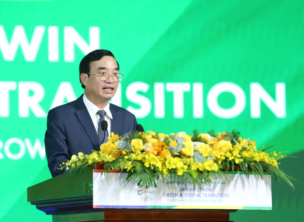 Ông Lê Trung Chinh, Chủ tịch UBND TP Đà Nẵng chia sẻ tại diễn đàn. Ảnh: XUÂN QUỲNH Ông Lê Trung Chinh, Chủ tịch UBND TP Đà Nẵng chia sẻ tại diễn đàn. Ảnh: XUÂN QUỲNH