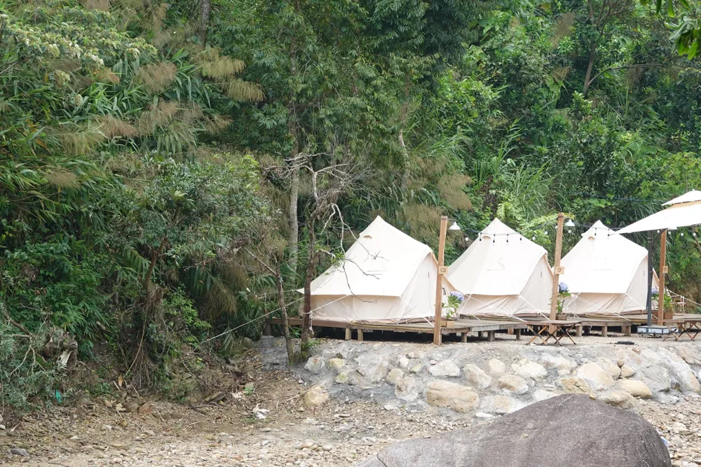 Một khu vực được đổ đất đá, bê tông san nền. Ảnh: XUÂN QUỲNH