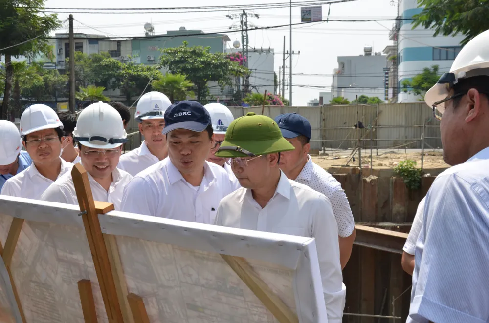 Kiểm tra dự án thu gom nước thải đường Nguyễn Tất Thành Kiểm tra dự án thu gom nước thải đường Nguyễn Tất Thành
