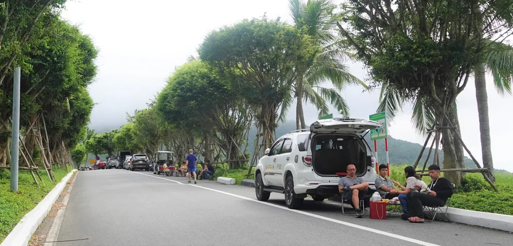 Gia đình, nhóm bạn bè đến Bán đảo Sơn Trà để dã ngoại. Ảnh: XUÂN QUỲNH Gia đình, nhóm bạn bè đến Bán đảo Sơn Trà để dã ngoại. Ảnh: XUÂN QUỲNH
