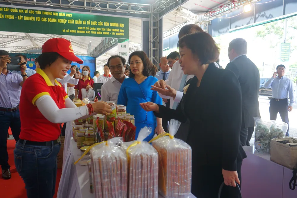 Doanh nghiệp phải chủ động kết nối, liên hệ, tìm cơ hội từ những hoạt động xúc tiến Doanh nghiệp phải chủ động kết nối, liên hệ, tìm cơ hội từ những hoạt động xúc tiến