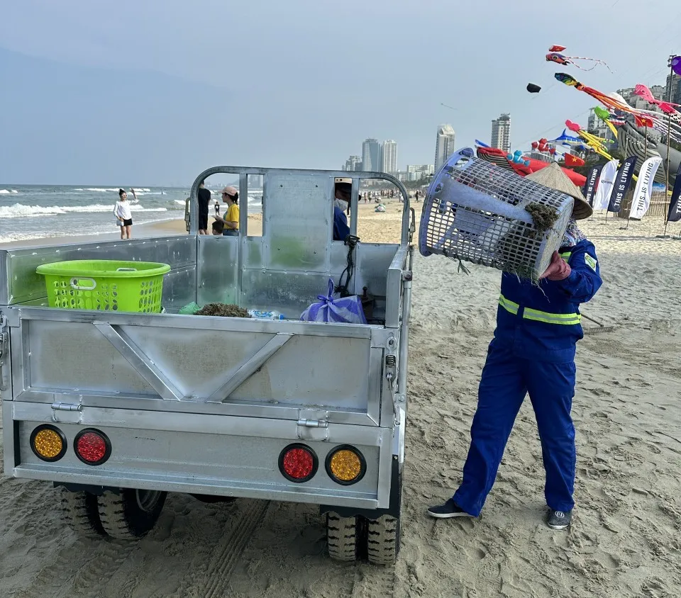 Việc phát triển kinh tế còn xung đột về lợi ích giữa kinh tế - xã hội và môi trường. Ảnh: XUÂN QUỲNH Việc phát triển kinh tế còn xung đột về lợi ích giữa kinh tế - xã hội và môi trường. Ảnh: XUÂN QUỲNH