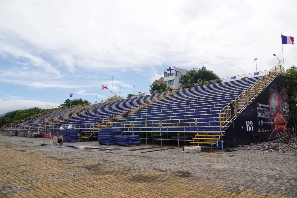Khán đài DIFF năm nay có quy mô 5.000 chỗ ngồi. Ảnh: XUÂN QUỲNH Khán đài DIFF năm nay có quy mô 5.000 chỗ ngồi. Ảnh: XUÂN QUỲNH