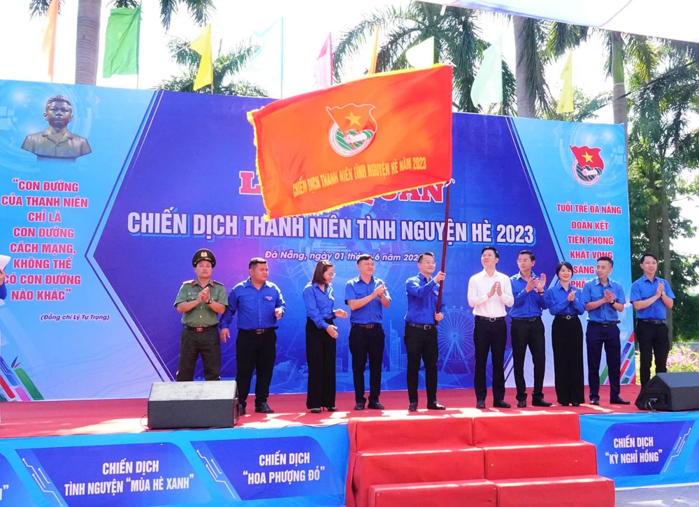 Nghi thức chính của lễ ra quân chiến dịch thanh niên tình nguyện hè 2023. Ảnh: XUÂN QUỲNH