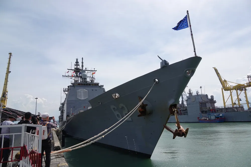 Toàn cảnh tàu tuần dương USS Robert Smalls (CG-62). Ảnh: XUÂN QUỲNH