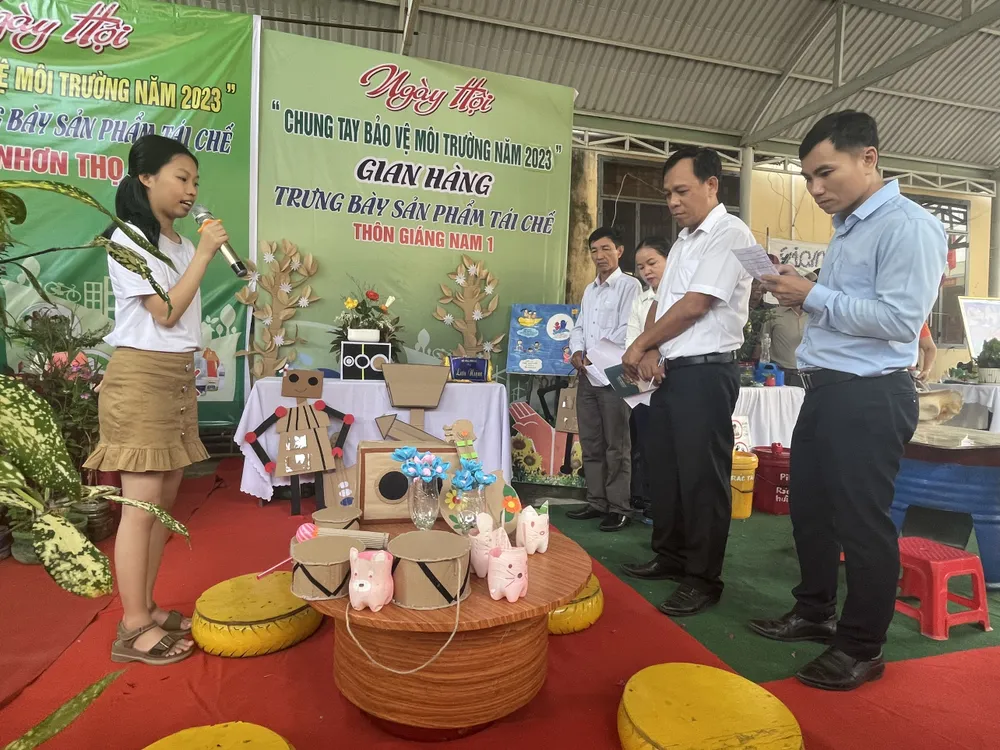 Bảo vệ môi trường là một trong những hoạt động nổi bật của Nông thôn mới Hòa Vang