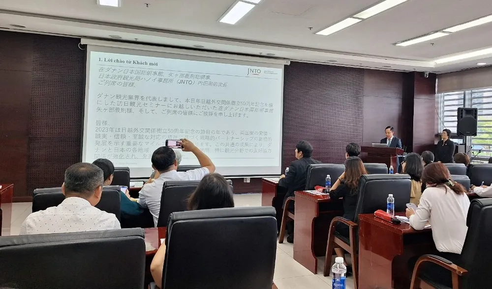 Ông Nguyễn Xuân Bình, Phó Giám đốc Sở Du lịch Đà Nẵng chia sẻ tại hội thảo. Ảnh: XUÂN QUỲNH