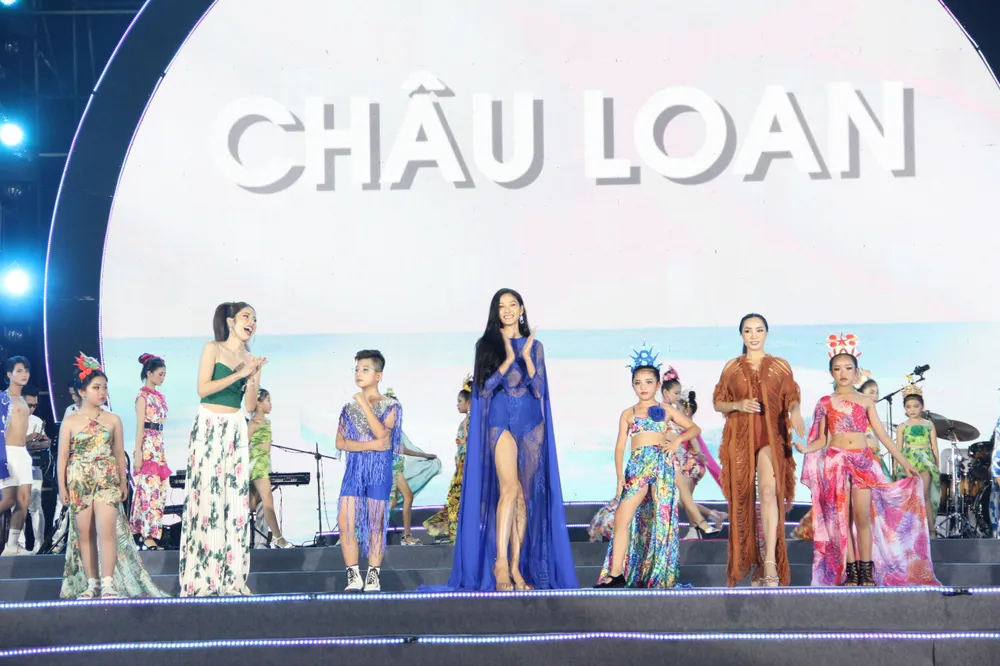 Chương trình thời trang chủ đề “Nắng biển” của Nhà thiết kế Châu Loan. Ảnh: XUÂN QUỲNH Chương trình thời trang chủ đề “Nắng biển” của Nhà thiết kế Châu Loan. Ảnh: XUÂN QUỲNH