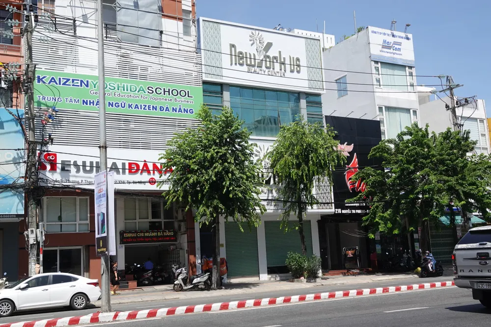 Tại địa chỉ của Thẩm mỹ viện Wonjin đã biến thành Thẩm mỹ viện New York US. Ảnh: XUÂN QUỲNH