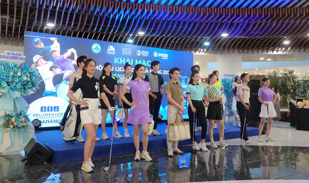Trình diễn thời trang golf. Ảnh: XUÂN QUỲNH