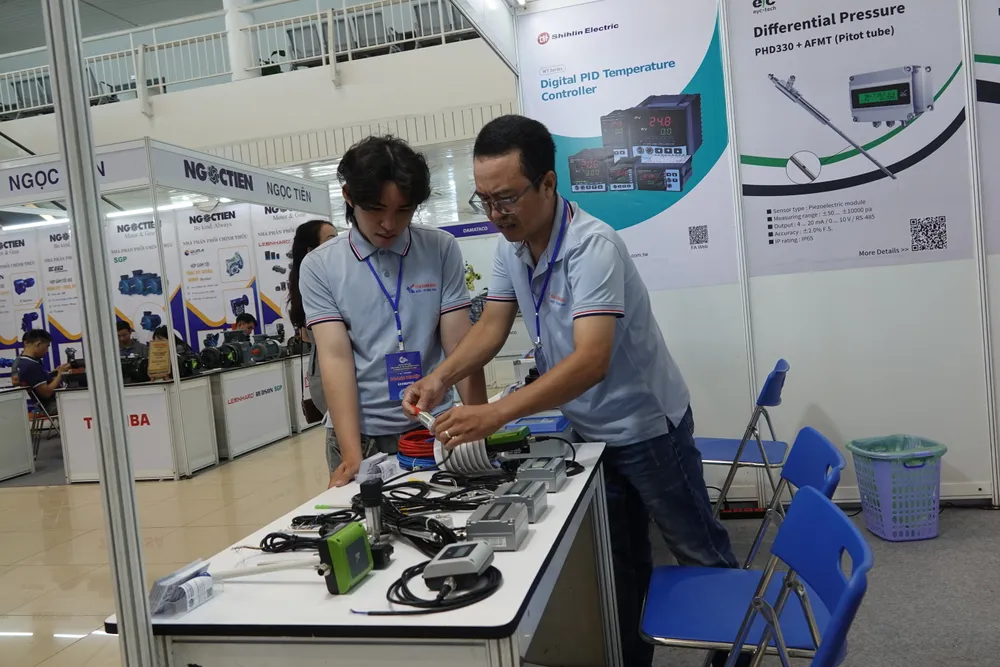 Có hơn 160 gian hàng tại hội chợ. Ảnh: XUÂN QUỲNH