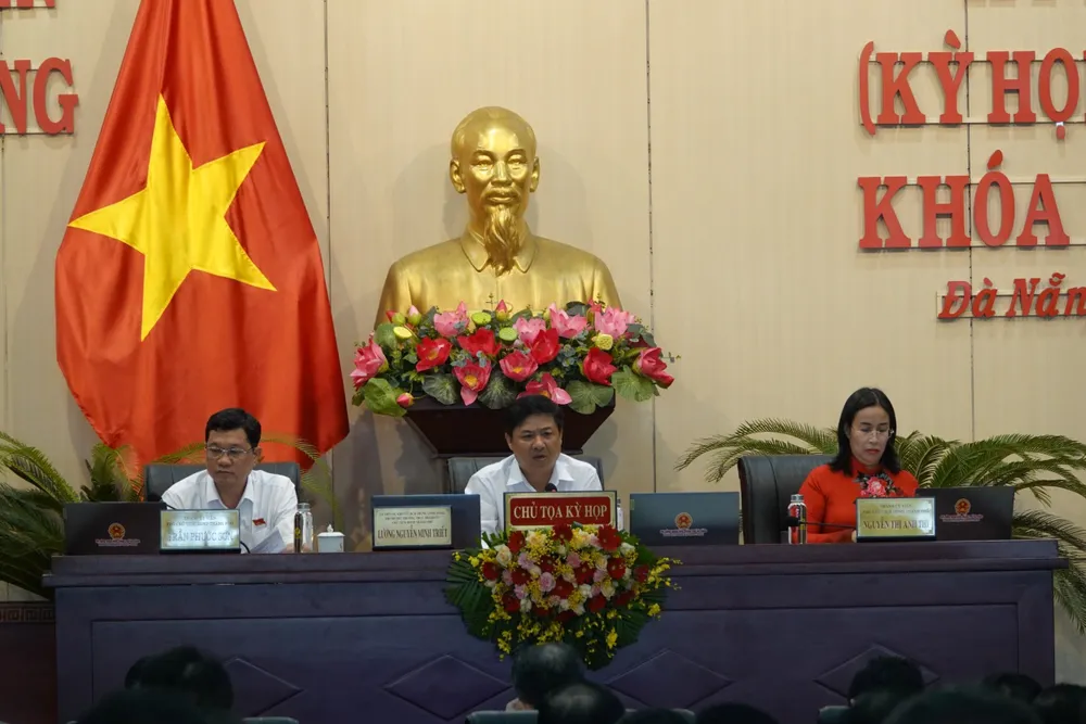 Chủ tọa kỳ họp. Ảnh: XUÂN QUỲNH Chủ tọa kỳ họp. Ảnh: XUÂN QUỲNH