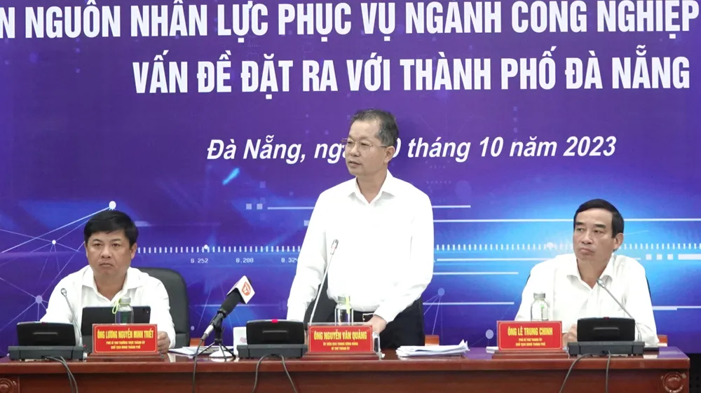 Ông Nguyễn Văn Quảng, Bí thư Thành ủy Đà Nẵng nêu kiến nghị. Ảnh: XUÂN QUỲNH Ông Nguyễn Văn Quảng, Bí thư Thành ủy Đà Nẵng nêu kiến nghị. Ảnh: XUÂN QUỲNH