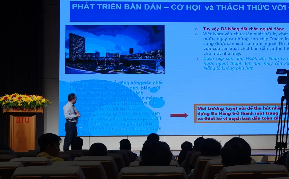 TS. Nguyễn Thanh Tuyên, Phó Cục trưởng Cục Công nghiệp Công nghệ thông tin – Truyền thông (Bộ TT-TT) nhìn nhận Đà Nẵng phải có hướng đi khác biệt. Ảnh: XUÂN QUỲNH TS. Nguyễn Thanh Tuyên, Phó Cục trưởng Cục Công nghiệp Công nghệ thông tin – Truyền thông (Bộ TT-TT) nhìn nhận Đà Nẵng phải có hướng đi khác biệt. Ảnh: XUÂN QUỲNH