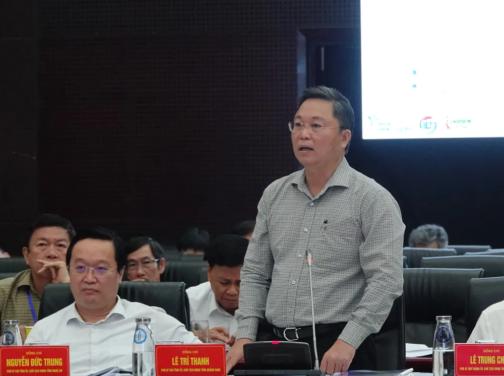 Ông Lê Trí Thanh, Chủ tịch UBND tỉnh Quảng Nam đồng ý kiến với ông Đặng Văn Minh. Ảnh: XUÂN QUỲNH Ông Lê Trí Thanh, Chủ tịch UBND tỉnh Quảng Nam đồng ý kiến với ông Đặng Văn Minh. Ảnh: XUÂN QUỲNH