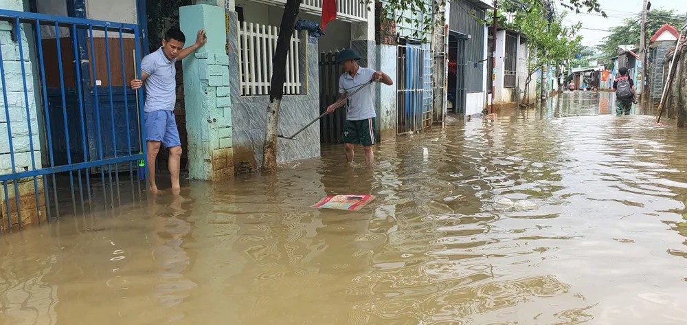 Nước chảy khá xiết. Ảnh: XUÂN QUỲNH