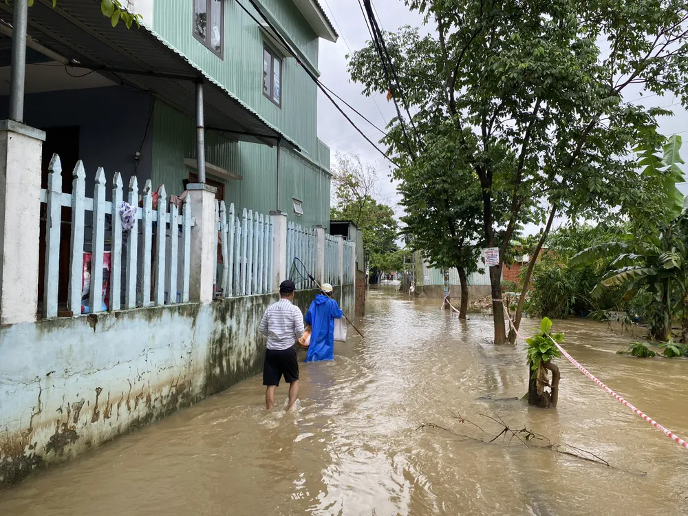 Mưa lớn làm các vùng lũ ở Đà Nẵng tái ngập. Ảnh: PHẠM NGA Mưa lớn làm các vùng lũ ở Đà Nẵng tái ngập. Ảnh: PHẠM NGA