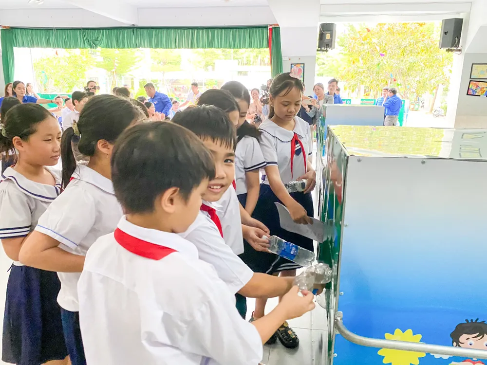 Nhiều em học sinh trên địa bàn TP Đà Nẵng khá hứng khởi khi tham gia mô hình Nhiều em học sinh trên địa bàn TP Đà Nẵng khá hứng khởi khi tham gia mô hình