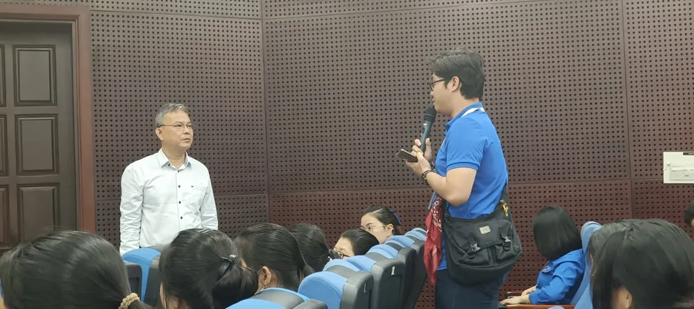 Đoàn viên nêu ra những hình thức lừa đảo mà các em gặp phải. Ảnh: XUÂN QUỲNH Đoàn viên nêu ra những hình thức lừa đảo mà các em gặp phải. Ảnh: XUÂN QUỲNH