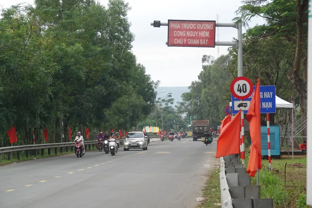 Quốc lộ 14B qua địa phận huyện Hòa Vang (TP Đà Nẵng). Ảnh: XUÂN QUỲNH Quốc lộ 14B qua địa phận huyện Hòa Vang (TP Đà Nẵng). Ảnh: XUÂN QUỲNH