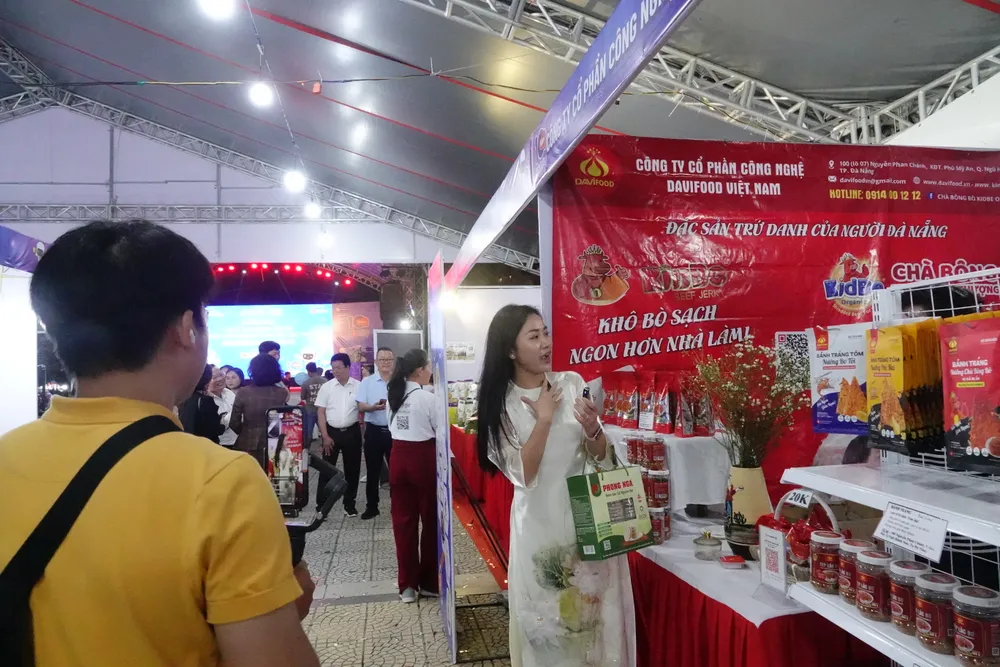 Đẩy mạnh quảng bá trên trang mạng xã hội. Ảnh: XUÂN QUỲNH