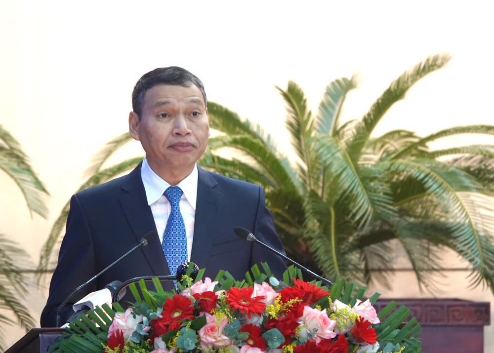 Ông Hồ Kỳ Minh, Phó Chủ tịch Thường trực UBND TP Đà Nẵng trình bày báo cáo. Ảnh: XUÂN QUỲNH dsc04418-835.jpg
