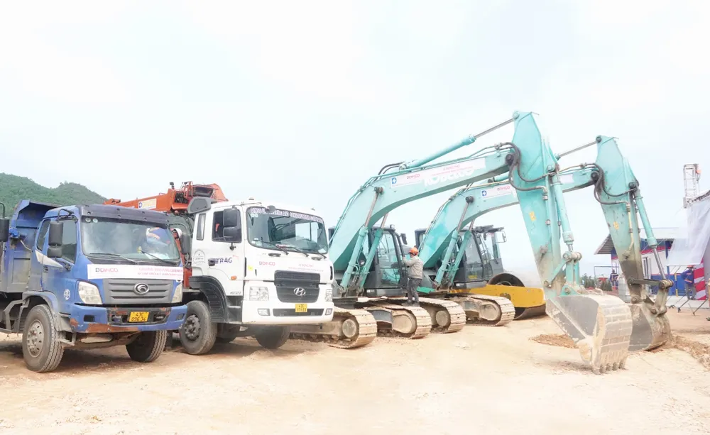 Đà Nẵng: Động thổ Nhà máy linh kiện hàng không 20 triệu USD ảnh 2 dsc07141-289.jpg