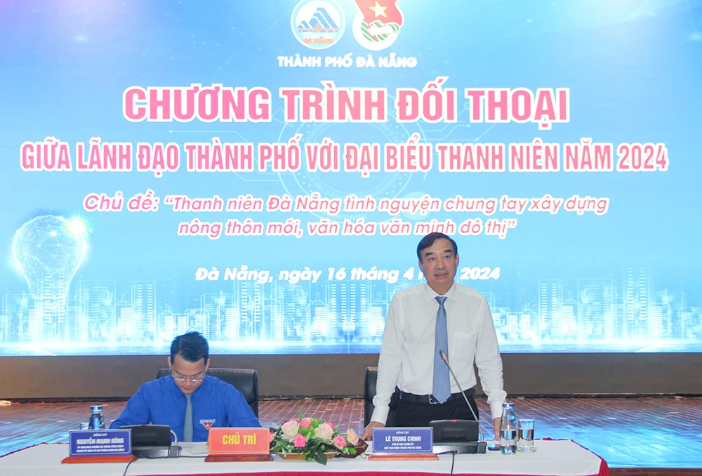 Ông Lê Trung Chinh, Chủ tịch UBND TP Đà Nẵng chia sẻ. Ảnh: XUÂN QUỲNH 16-4 DOI THOAI THANH NIEN5.jpg