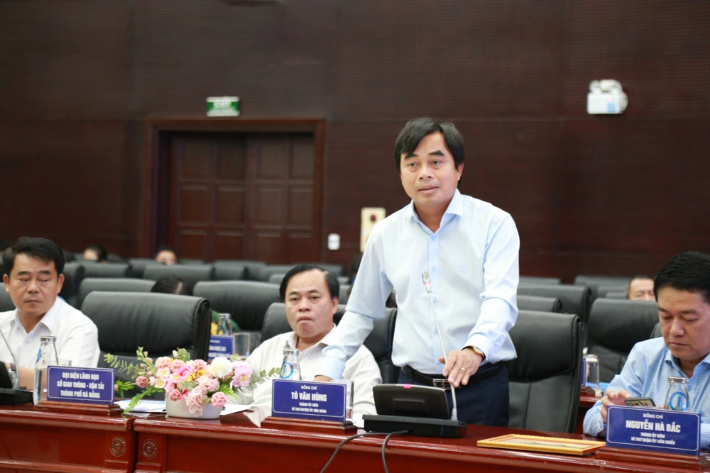 Ông Tô Văn Hùng, Bí thư Huyện ủy Hòa Vang góp ý. Ảnh: XUÂN QUỲNH z5353701141511_3849e9374efd771b652c9770eeae48fc.jpg