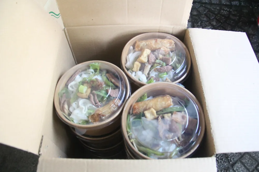 Cận cảnh những suất mì quảng 0 đồng. Ảnh: XUÂN QUỲNH IMG_3312.JPG