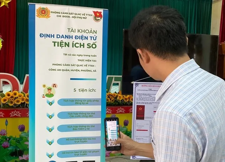 Chuẩn bị các điều kiện thực hiện giải pháp chuyển đổi VNeID là tài khoản duy nhất trong thực hiện thủ tục hành chính trên môi trường điện tử z5525036209415_87ae5b2cfebca659cdb8ae3dbbf248b7.jpg