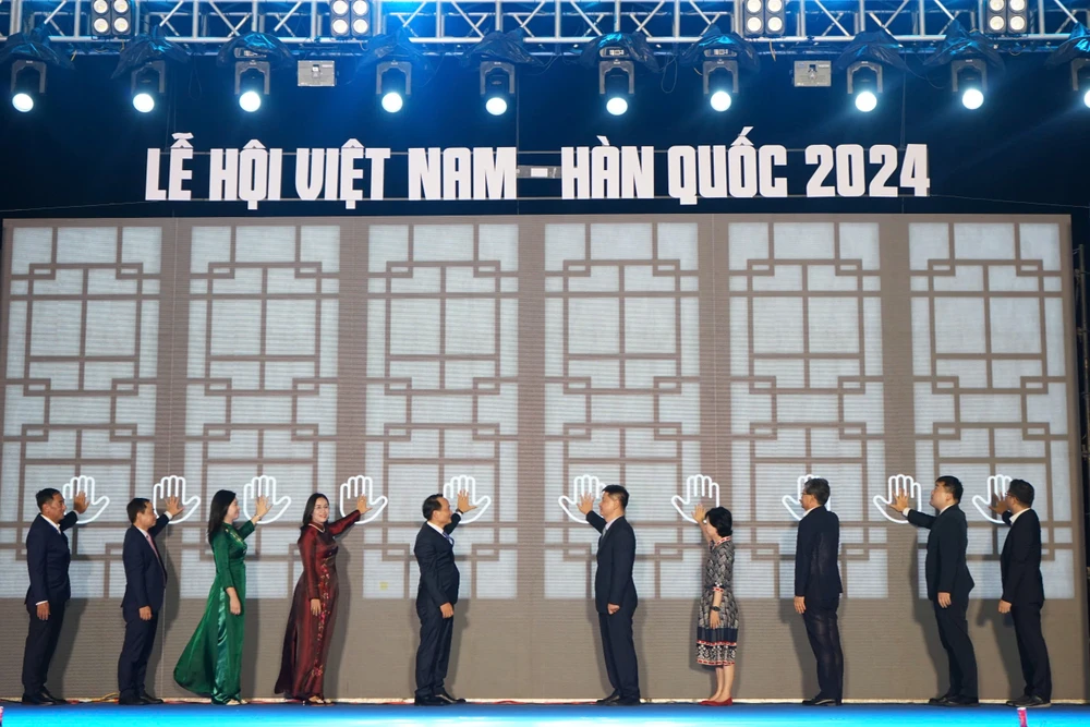 Nghi thức khai mạc lễ hội Việt Nam - Hàn Quốc 2024. Ảnh: XUÂN QUỲNH