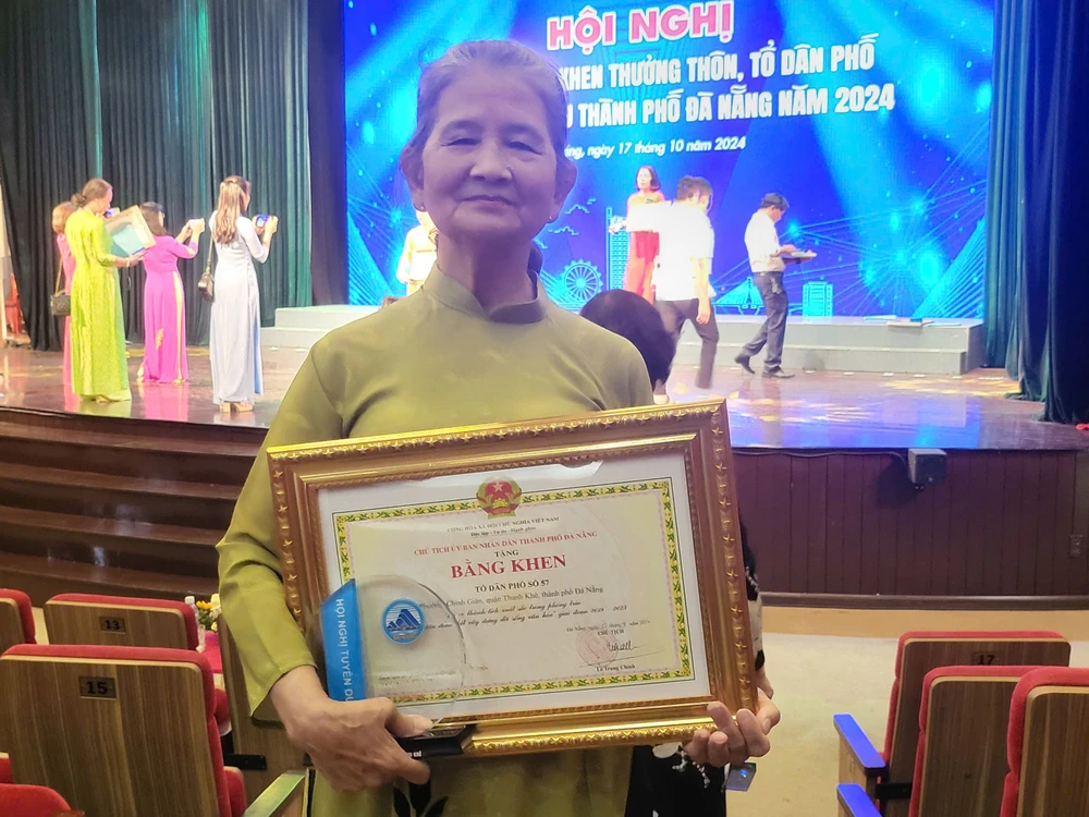Bà Nguyễn Thị Chính (SN 1951) có khoảng 25 năm là tổ trưởng tổ dân phố. Ảnh: XUÂN QUỲNH z5938255068548_0307942116ba4ca3ec7c4590229eabbb.jpg