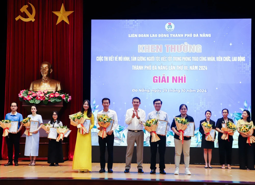 Tác phẩm “Trồng cây xanh trên mái nhà, lan tỏa phong trào xanh - sạch - đẹp” đăng trên Báo Sài Gòn Giải Phóng điện tử đạt giải Nhì