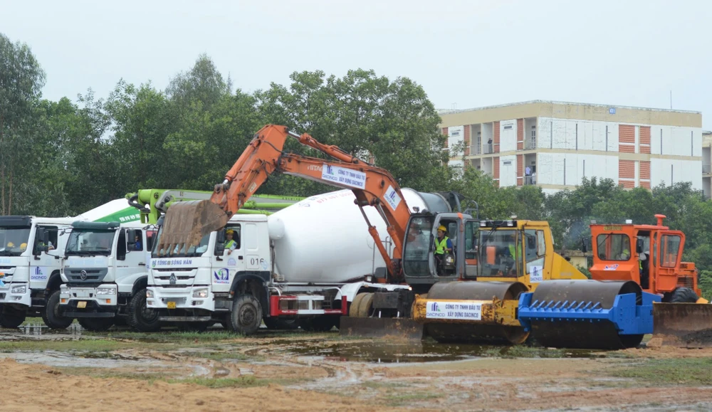 Công trình được thực hiện tại Khu Quy hoạch xây dựng Làng Đại học Đà Nẵng (phường Hòa Quý, quận Ngũ Hành Sơn, TP Đà Nẵng). Ảnh: XUÂN QUỲNH