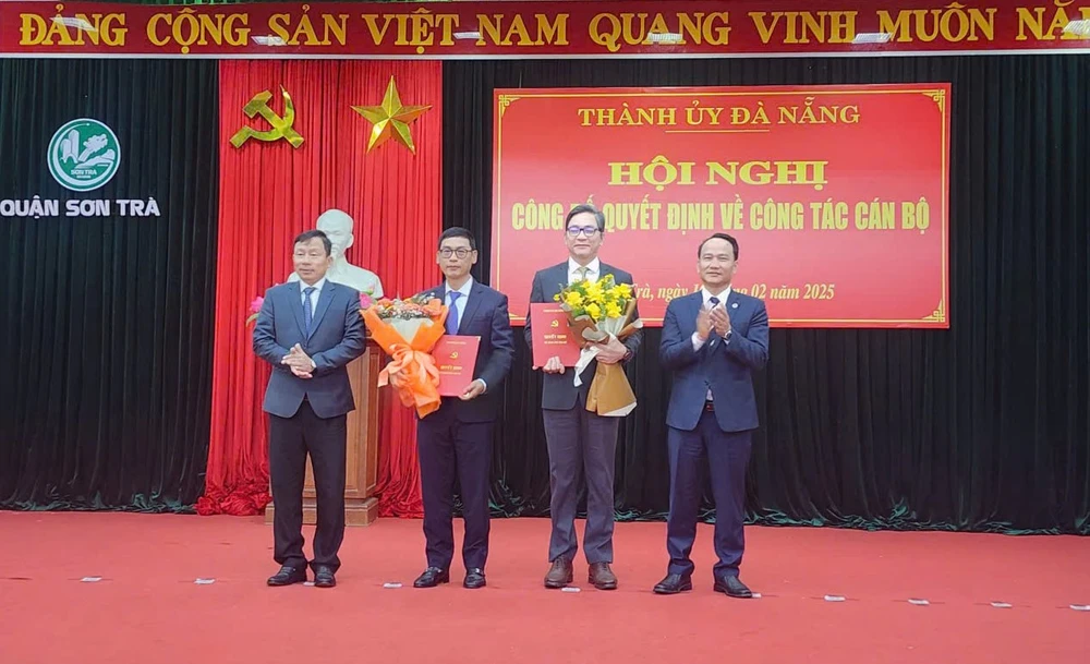 Ban Thường vụ Thành ủy Đà Nẵng công bố quyết định của ông Phùng Phú Phong và Phạm Phạm Trường Sơn