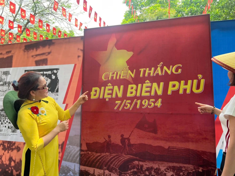 Triển lãm tái hiện lại những khoảnh khắc lịch sử hào hùng của lịch sử dân tộc ảnh_Viber_2025-05-03_11-52-31-594.jpg