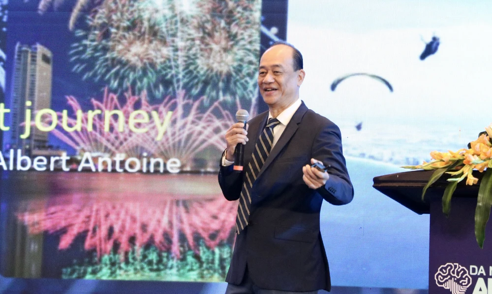 Chuyên gia Trí tuệ nhân tạo Albert Antoine chia sẻ. Ảnh: XUÂN QUỲNH z6584021713077_ecfae3fe0438f84d2f32e7155aa57370.jpg