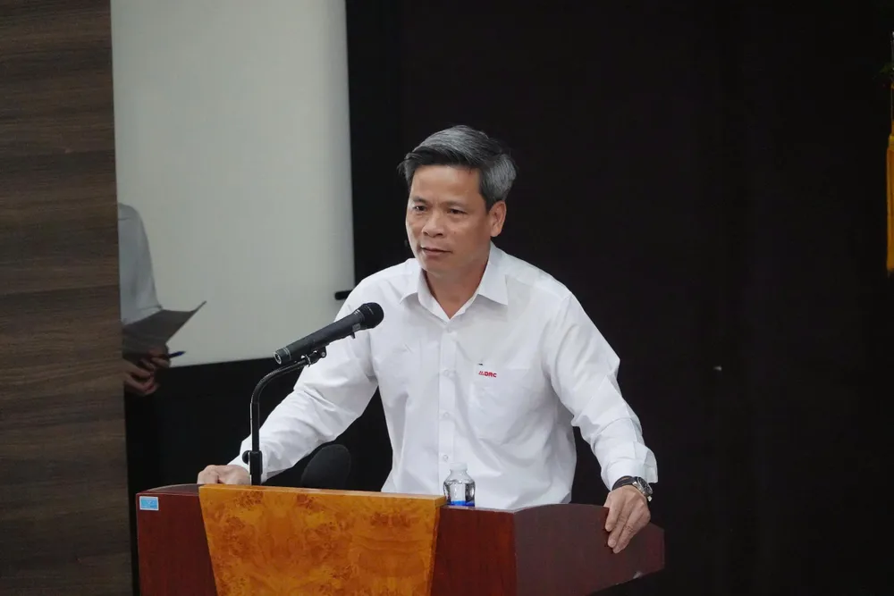 លោក Le Hoang Khanh Nhut អគ្គនាយកក្រុមហ៊ុន Danang Rubber Joint Stock Company បានចែករំលែក ការប្រកាស របស់ Mr. រូបថត៖ XUAN QUYNH z6630807272121_a030e6cc3f650b06f84ef599b941b072.jpg