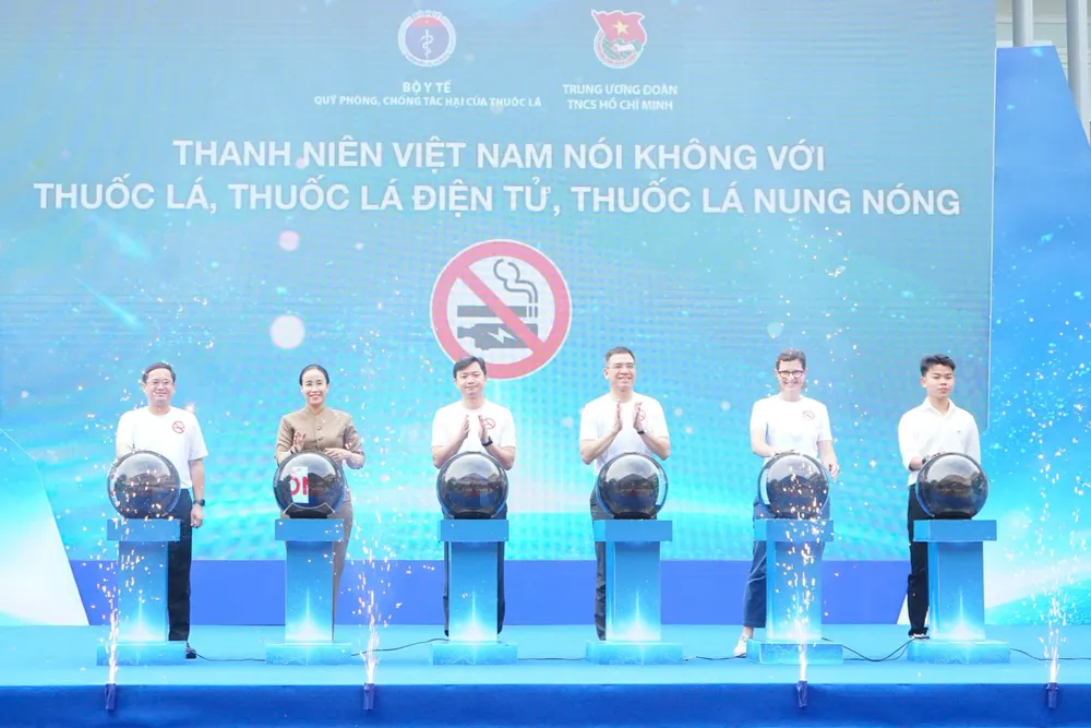 Các đại biểu phát động hưởng ứng ngày Thế giới không thuốc lá và tuần lễ Quốc gia không thuốc lá. Ảnh: XUÂN QUỲNH DSC223462.jpg