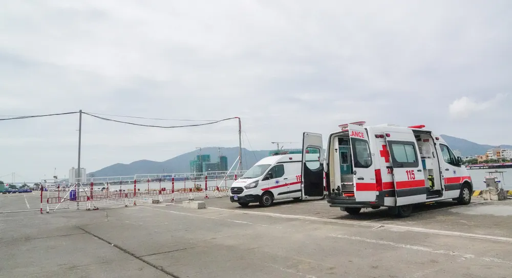 1 kíp trực y tế tại khu vực Cảng sông Hàn. Ảnh: XUÂN QUỲNH DSC00057.jpg