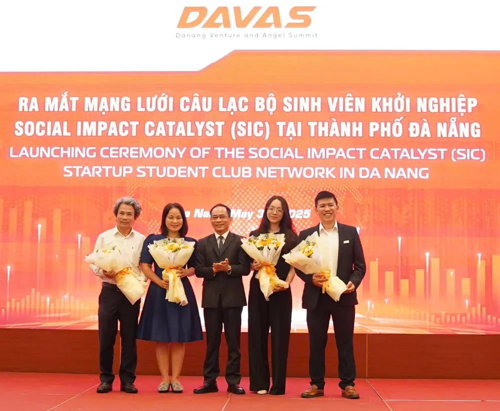 Ra mắt mạng lưới câu lạc bộ sinh viên khởi nghiệp SOCIAL IMPACT CATALYST (SIC) trên địa bàn Đà Nẵng. Ảnh: XUÂN QUỲNH z6653917267909_f64ee2aaeea0251f9ae283d9c70d751e.jpg