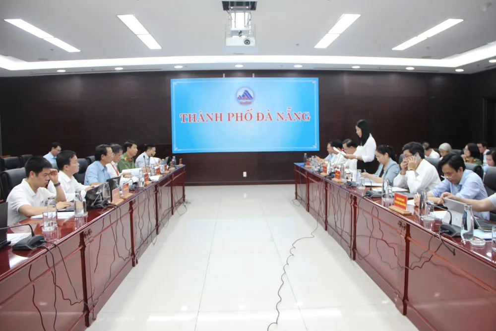 Toàn cảnh buổi làm việc. Ảnh: XUÂN QUỲNH 1000017110.jpg