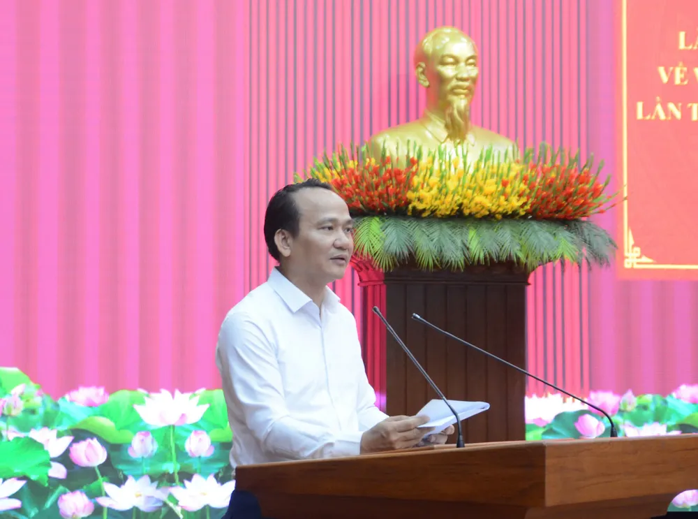 Ông Nguyễn Đình Vĩnh, Phó Bí thư Thường trực Thành ủy Đà Nẵng, thông tin. Ảnh: XUÂN QUỲNH z6673715694661_08f39b2a10a571001c9e6898b36869a8.jpg