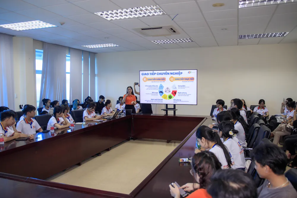 Các buổi hội thảo, seminar chuyên đề là điểm nhấn mang đậm chất học thuật, định hướng nghề nghiệp của VKU Job Fair 2025 _MG_3844.jpg