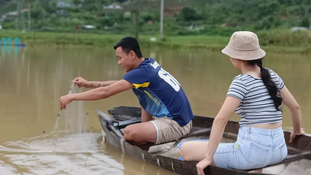 Anh Nguyễn Hùng (SN 1991, thôn Trường Định, xã Hòa Liên, huyện Hòa Vang, TP Đà Nẵng) mong chính quyền hỗ trợ vốn để làm lại. Ảnh: XUÂN QUỲNH 3.jpg