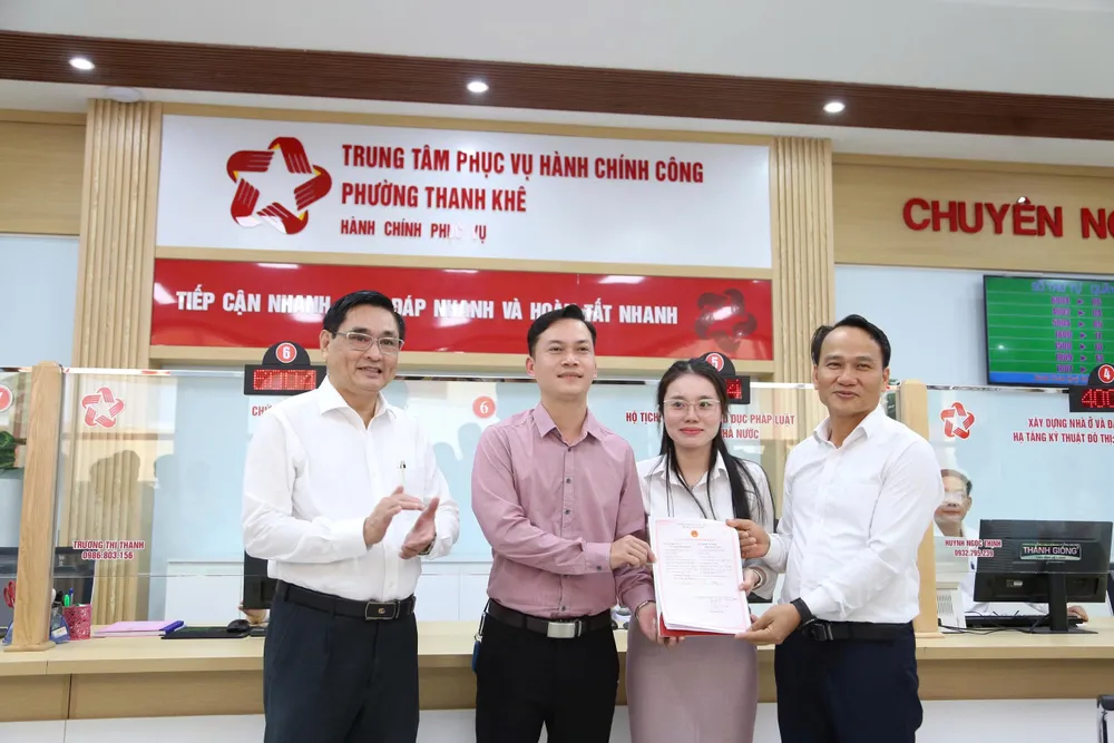 Vận hành thử nghiệm phương án giả định người dân làm thủ tục đăng ký kết hôn. Ảnh: XUÂN QUỲNH online 3.jpg