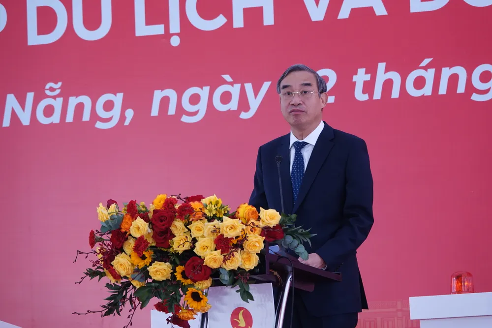 Ông Lê Trung Chinh, Chủ tịch UBND TP Đà Nẵng phát biểu tại lễ khởi công. Ảnh: XUÂN QUỲNH DSC01186.JPG