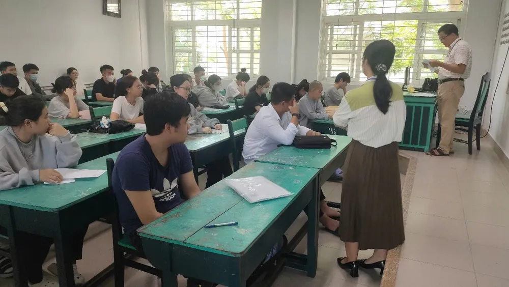 Thí sinh thi tốt nghiệp ở Huế ảnh_Viber_2025-06-26_08-03-53-914.jpg