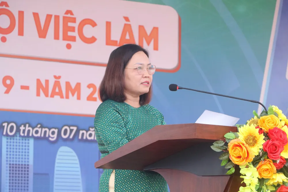 Bà Nguyễn Thị Thu Hương, Phó Giám đốc Sở Nội vụ TP Đà Nẵng thông tin. Ảnh: XUÂN QUỲNH z6789812292631_a38875c383f80066753dee1fb2270870.jpg
